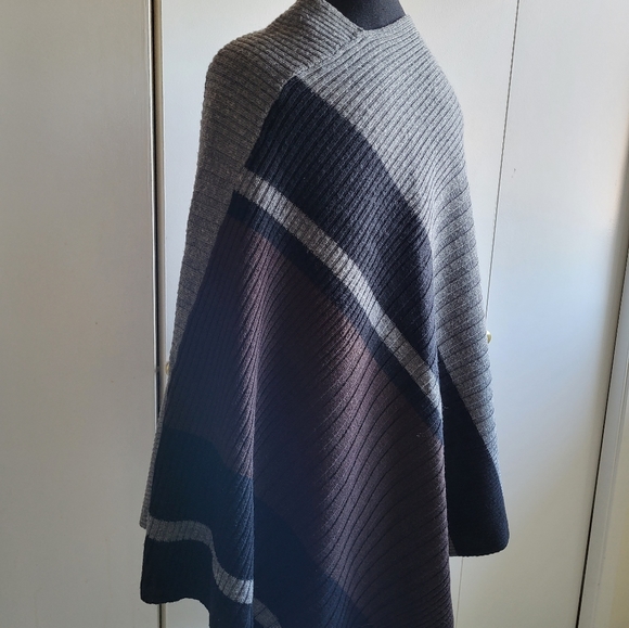 JOSEPH Assymetrical Wool Poncho One Size - Picture 5 of 12